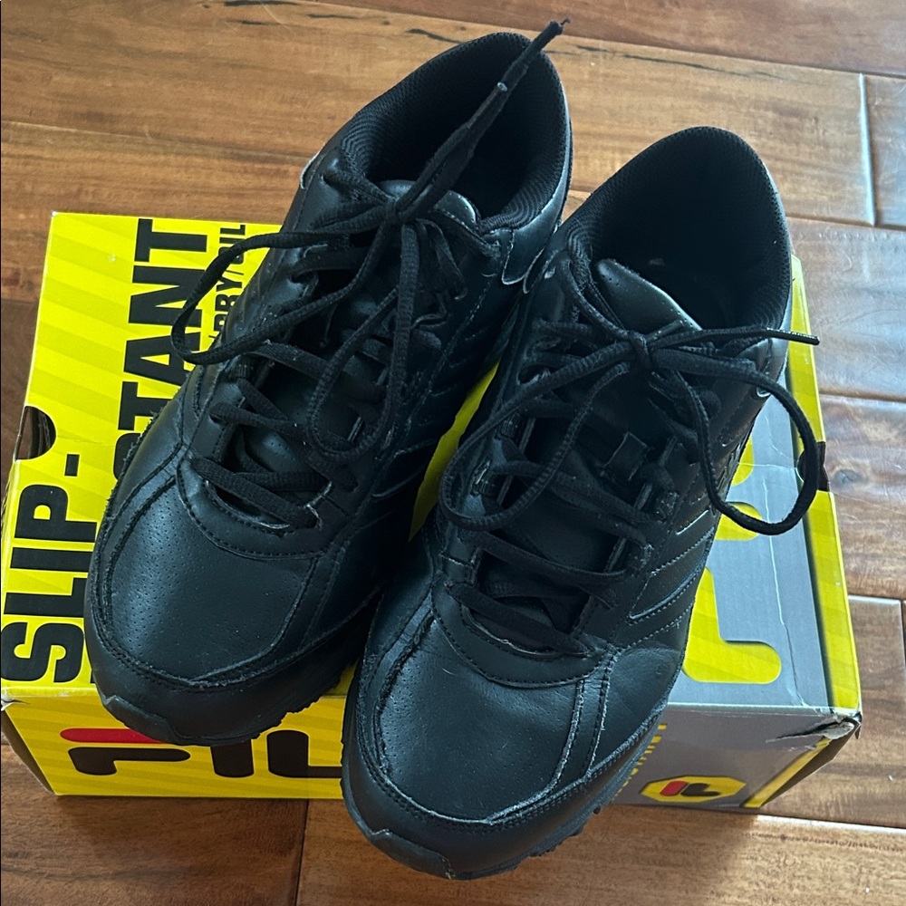 Fila Men's Black slip resistent Sneakers sz 11 wide